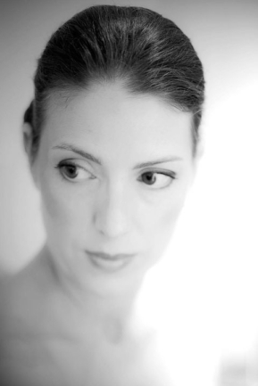 © Nicolas Gornas Photographe mariage Bordaux Paris portrait de la mariée lors de ses préparatifs
